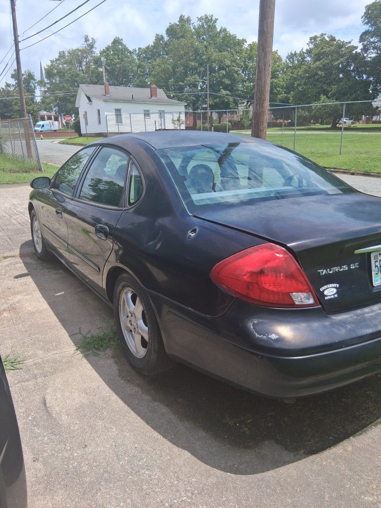 2003 Ford Taurus