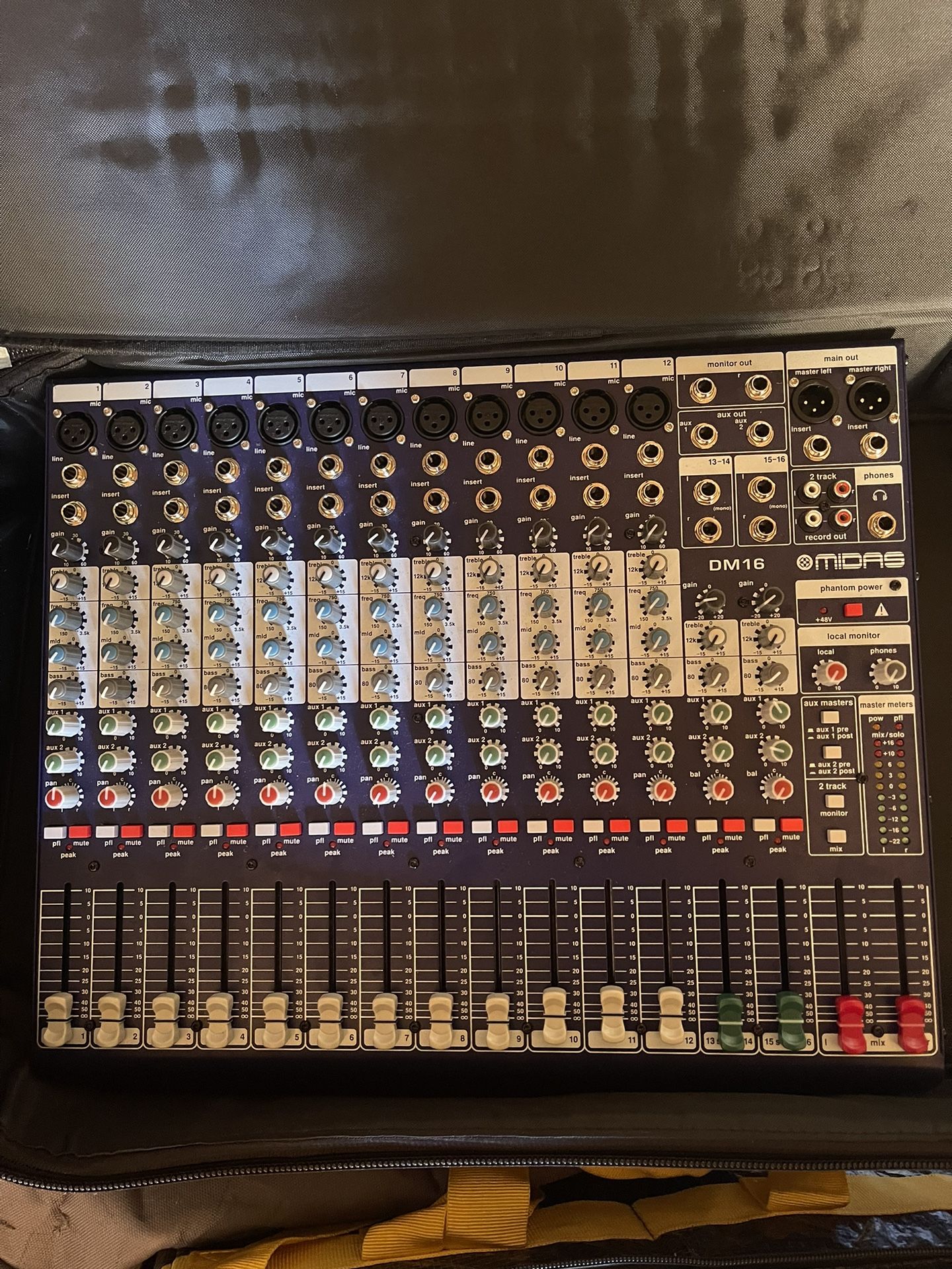 Midas Dm16 Mixer