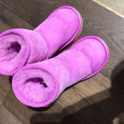 UGG toddler Size 7