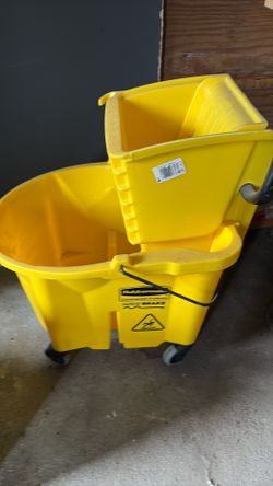 Rubbermaid mop bucket