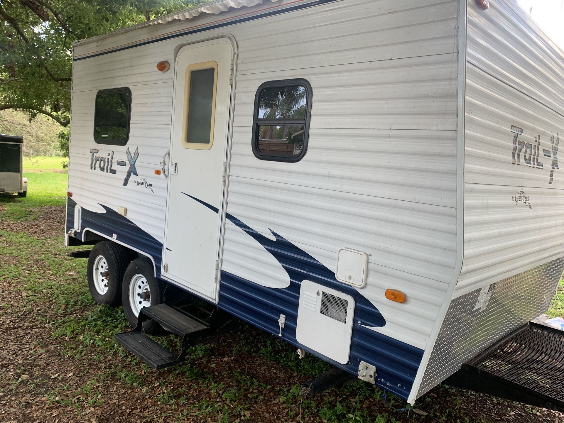 2010 Trail X toy hauler 19 foot camper