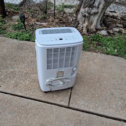 Nice Humidifer 50 or best offer  serious Inquiries Only 
