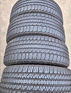 265 50 20 Goodyear tires Con 80% de Vida Las 4