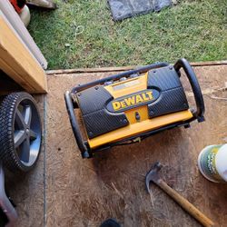 Dewalt Radio And Aux REVERE Ma