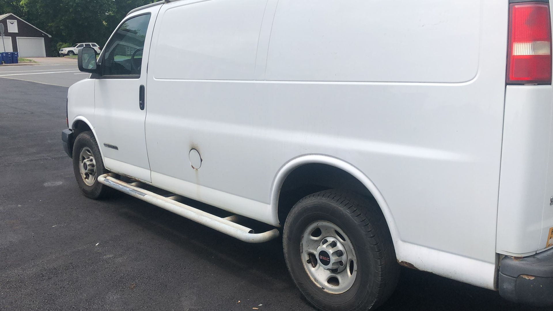 2005 chev 2500. //////170 miles