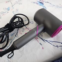 Barely used, foldable quick dry hair dryer. 