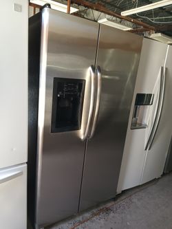 G/E Refrigerator Side By Side Stainless Steel Everything Works Good 