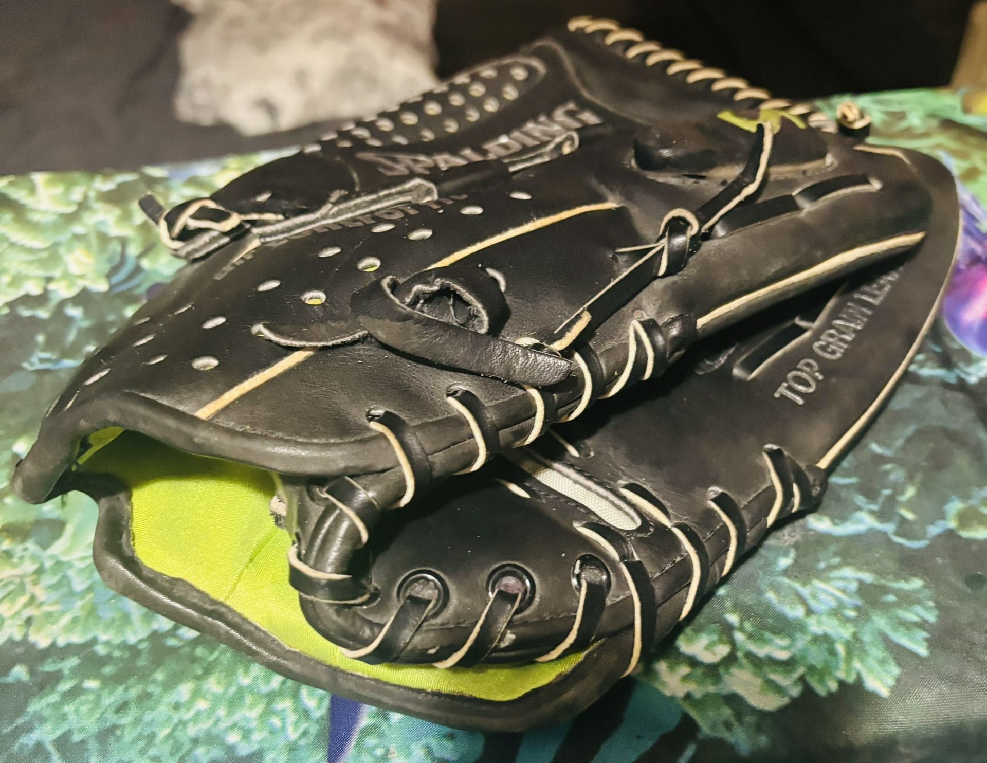 Beautiful new Spaulding black with green trim, air flex 13.5, air control fit, never used, top grain leather,  On special only $30 obo 