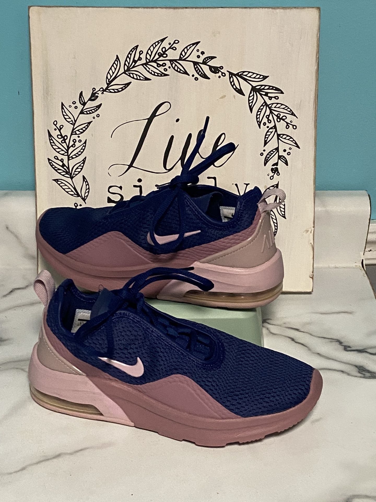 Nike Air Max Motion 2 Women's Sneakers