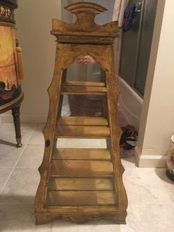 Hanging cabinet with mirror inside