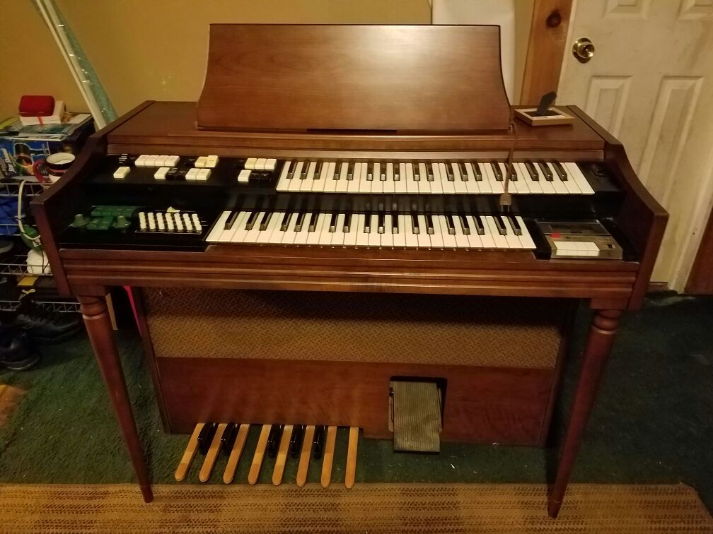 Wurlitzer organ model 4022D