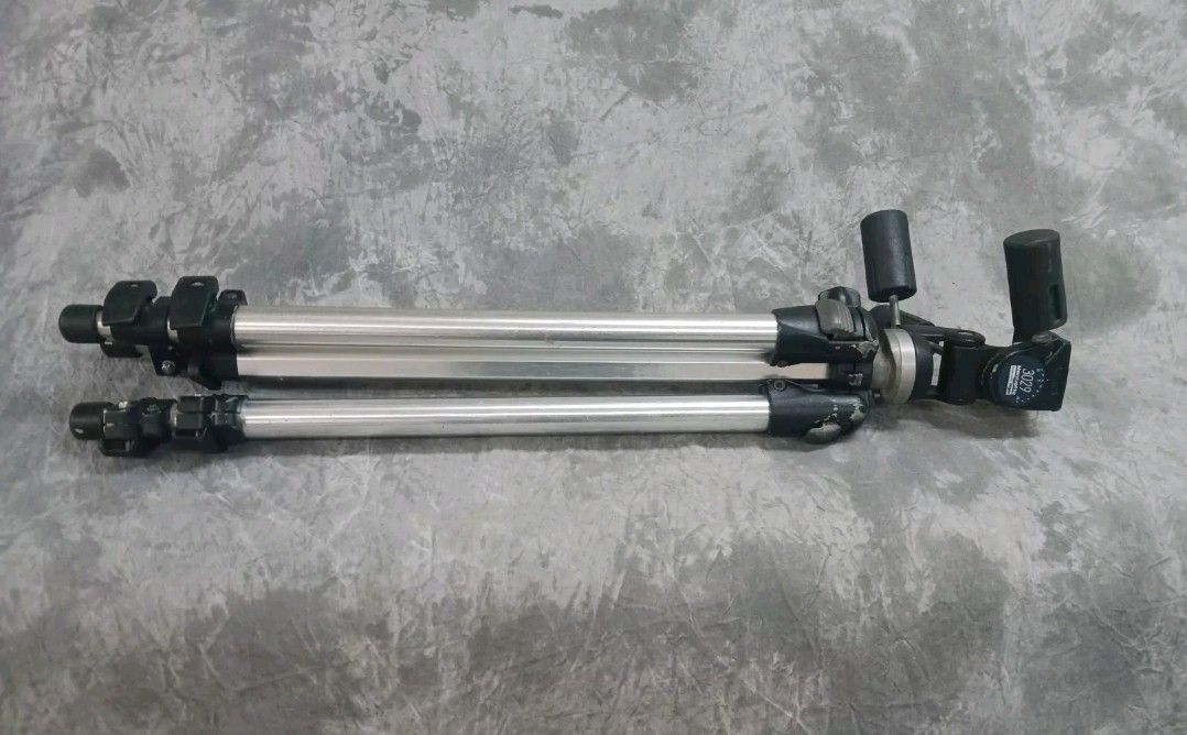 Manfrotto 3029 Tripod $125