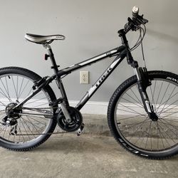 Trek 820 Mountain Bike (Like New)