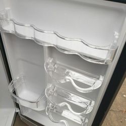 Magic Chef Mini Refrigerator 