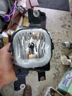 08 to 10 Ford fog light housing left side new. 350 450 550