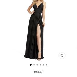 GOWN/BLACK DRESS