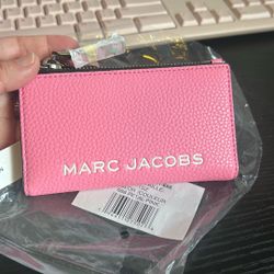 New Authentic Marc Jacobs Wallet For Sale.. 