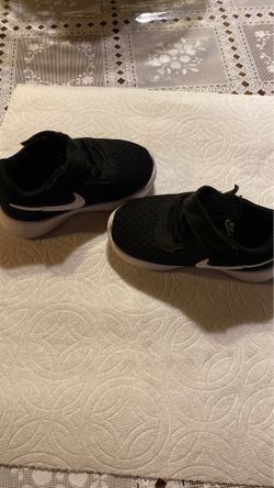 Toddler Nike boy shoes zise 5c