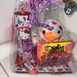 Hello kitty Basket