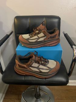 Hoka U Clifton size 9.5 Men’s $95
