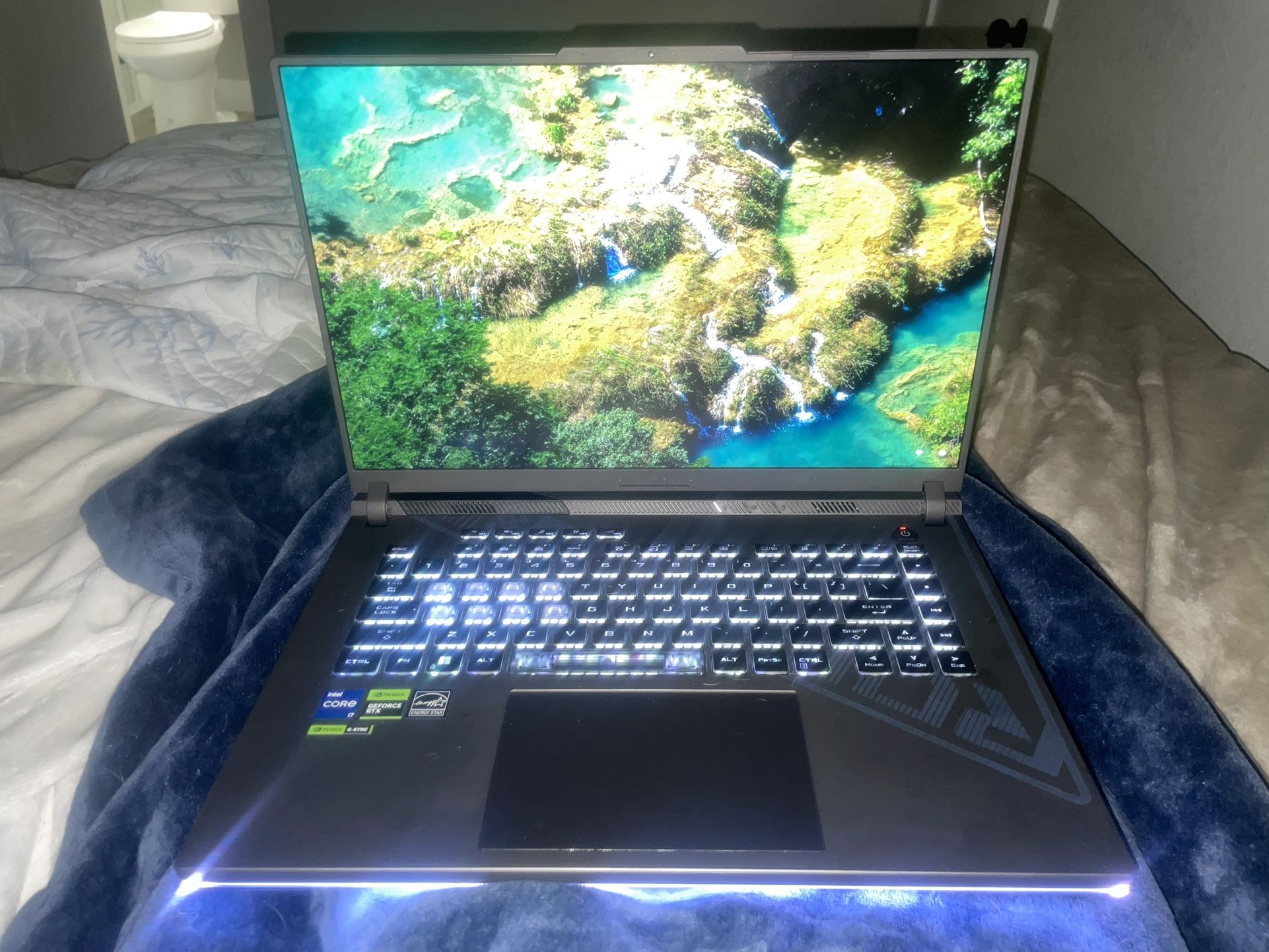 ASUS ROG STIX 16 Gaming laptop 4060 GPU