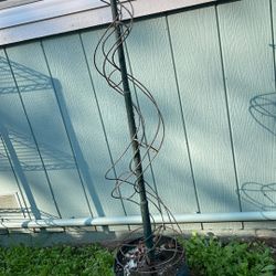 Metal Planter With Support Stake 