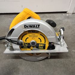 DeWalt Circular Saw 7 1/4"