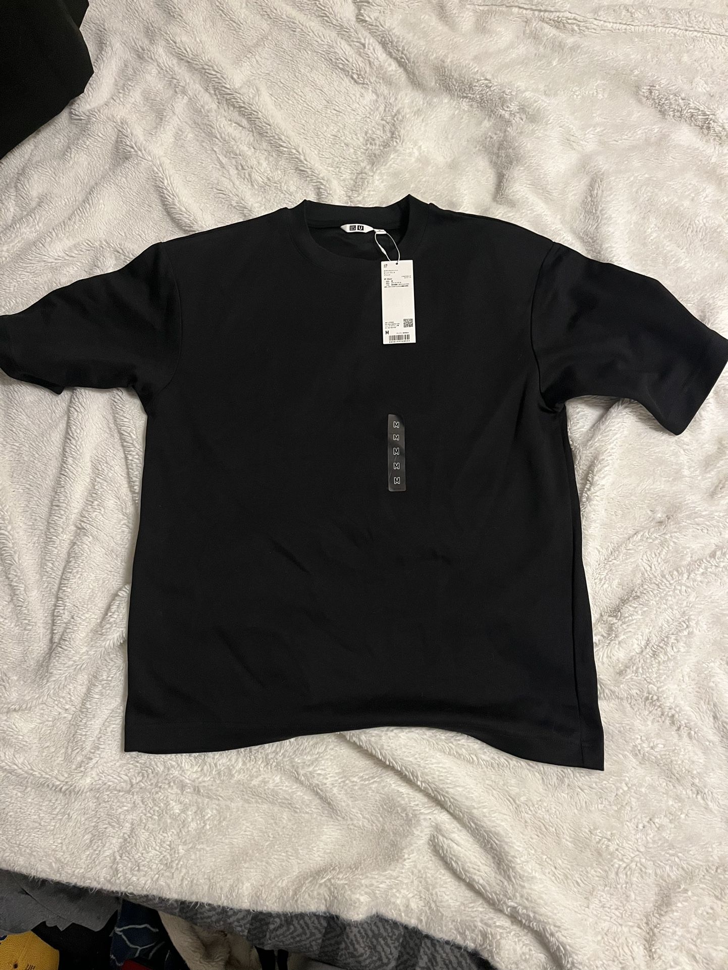 Uniqlo black T-shirt