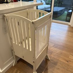 Kitchen toddler tower