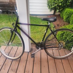 Specialized Crossroads hybrid bicycle, early 90s 24in wheels 21 speed.