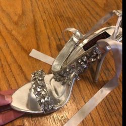 Like New Fredericks Hollywood Woman’s Dress Sandal Sparkle Shoes Size 8 1/2 or 8.5