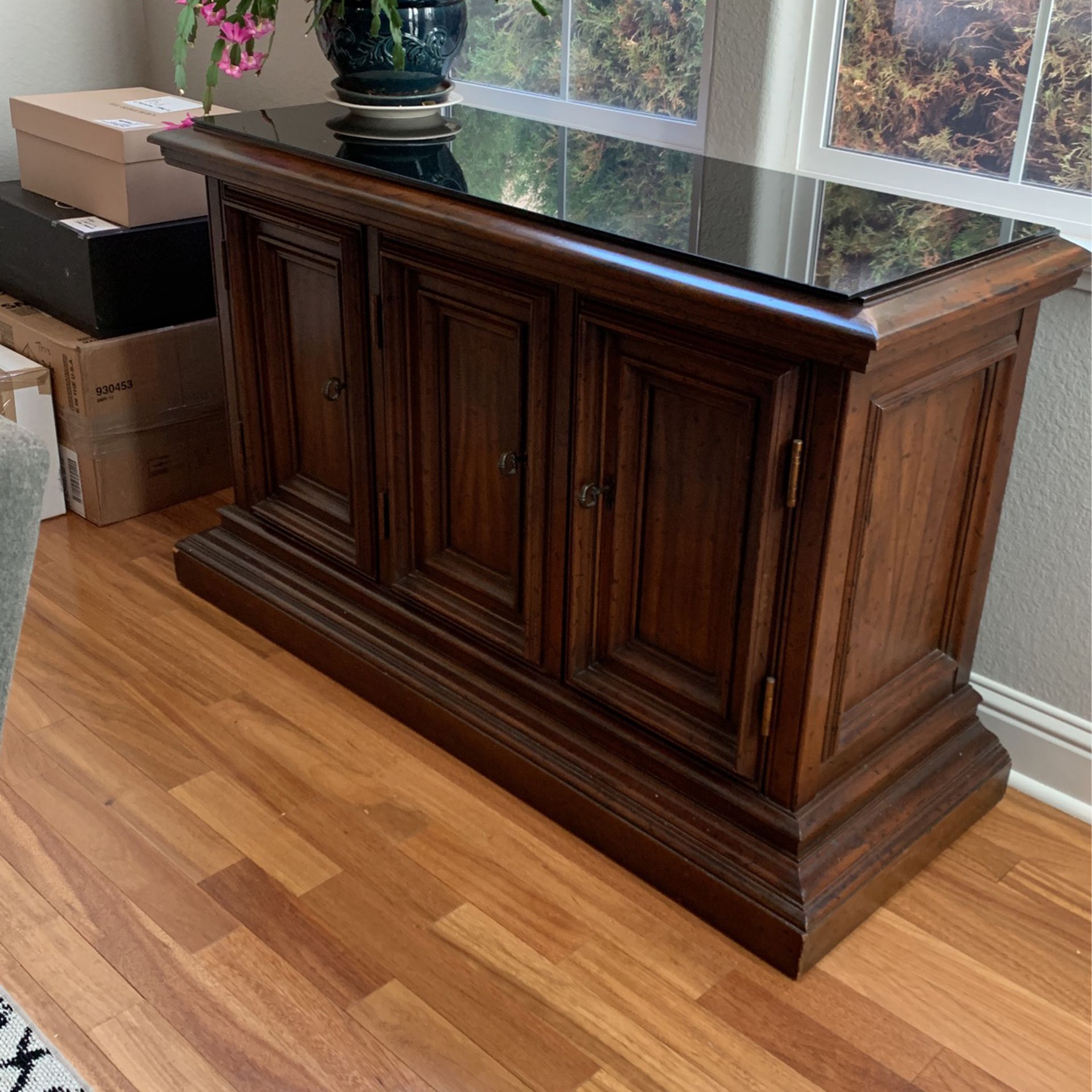 Side Board With Glass Top