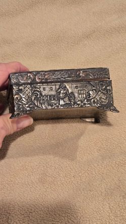Unique vintage trinkit Box