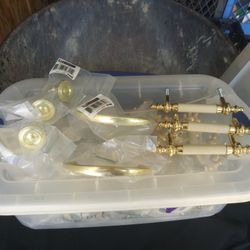 ***BRAND NEW *** polished brass knobs and handles