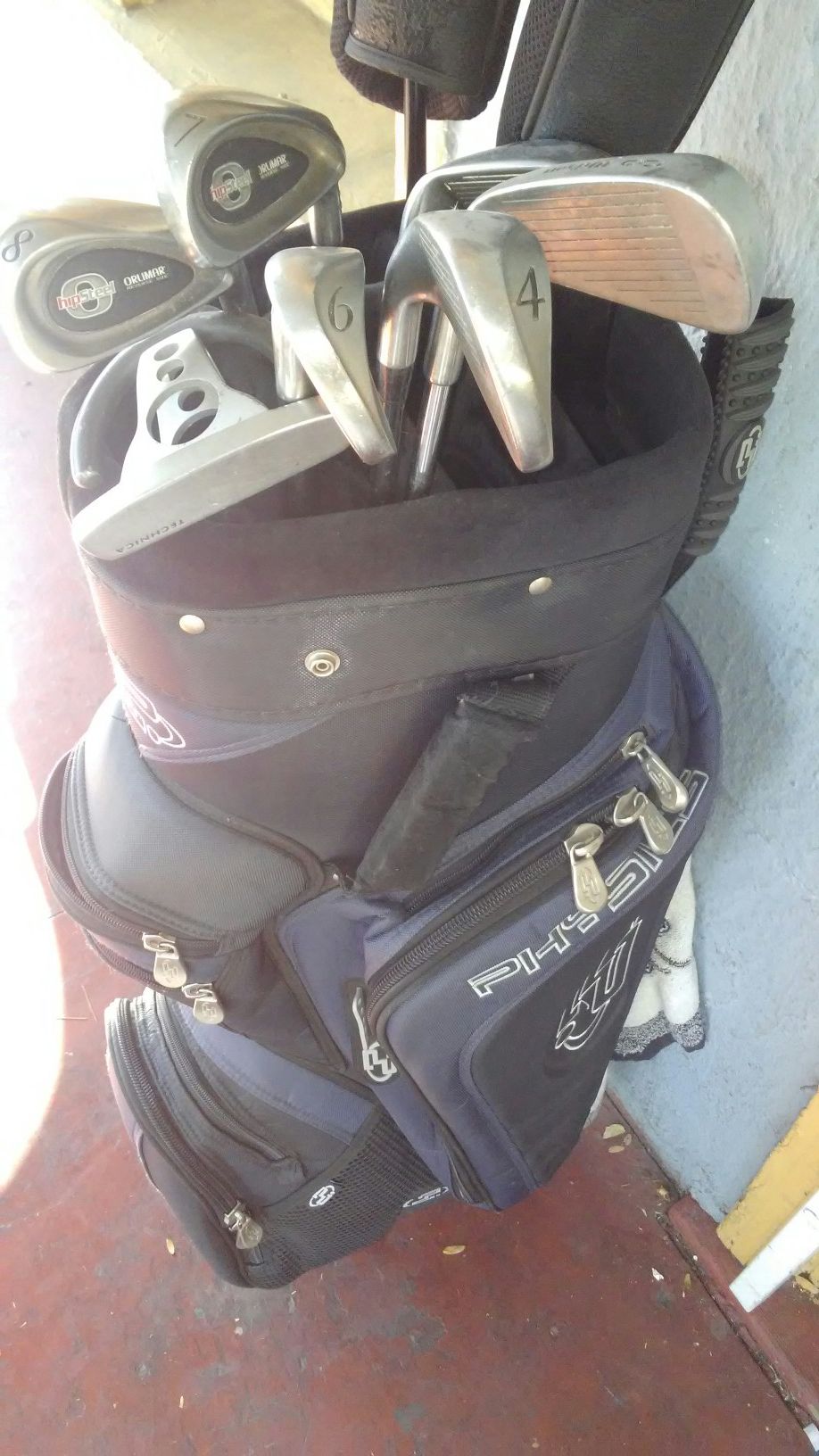 Set of golf clubs and bag $20