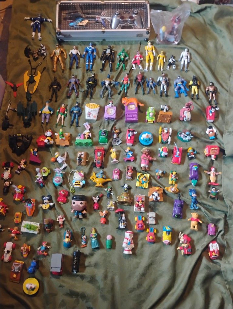Trade Vintage toys Disney power rangers Batman looney tunes hello Kitty Garfield action figures