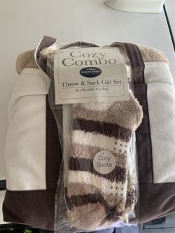 Throw and sock gift set