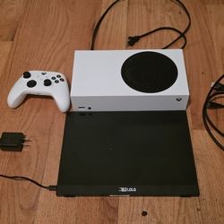Xbox Series S 512gb With Matching Controllers and Small Monitor