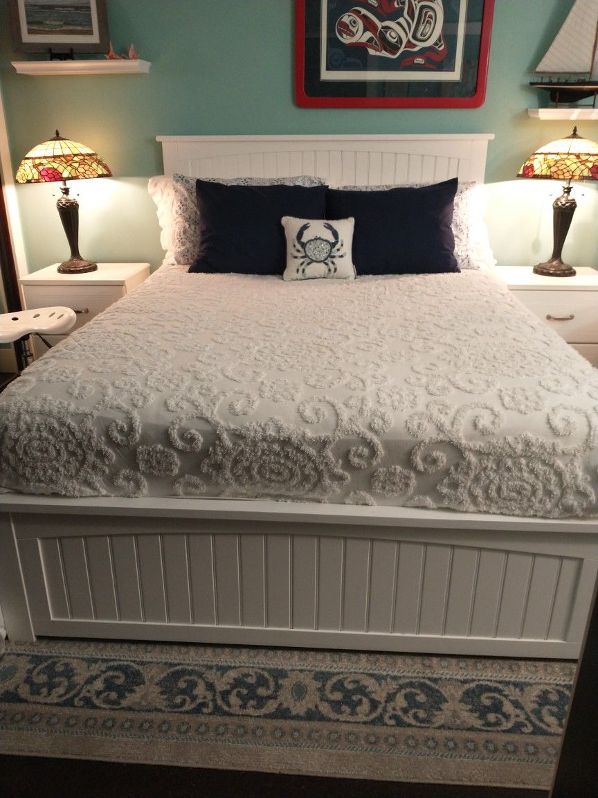 Queen Platform Bed w/ Mattress