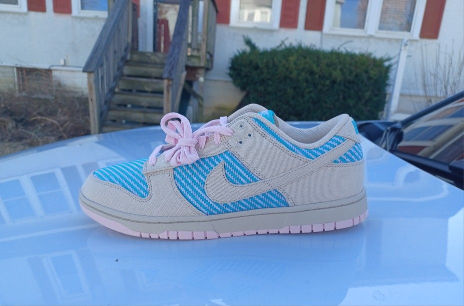 Brand New And Original Men's Nike Dunk Low Sneakers Size 10, 11 And 12.5