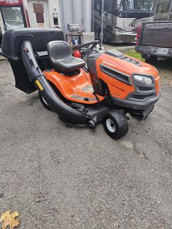 Husqvarna YTH22V46 Riding Mower