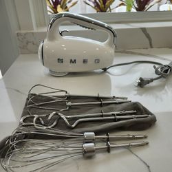 SMEG Hand Mixer
