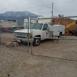 1999 Chevy C3500  Service Side Truck 11 Ft Bed