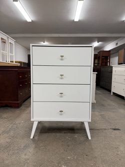 Nice White 4 Drawer Dresser Chest