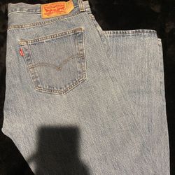 Light wash levi’s 
