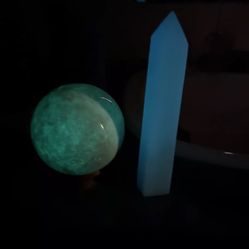 Blue Luminous Glow In The Dark Stone Crystal Tower 459G!!