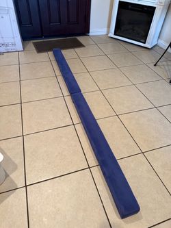 Folding gymnastics balance beam