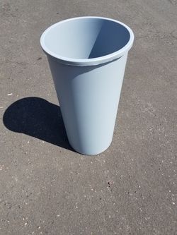 Rubbermaid Fg354600 Gray 22 Gallon Untouchable Round Container