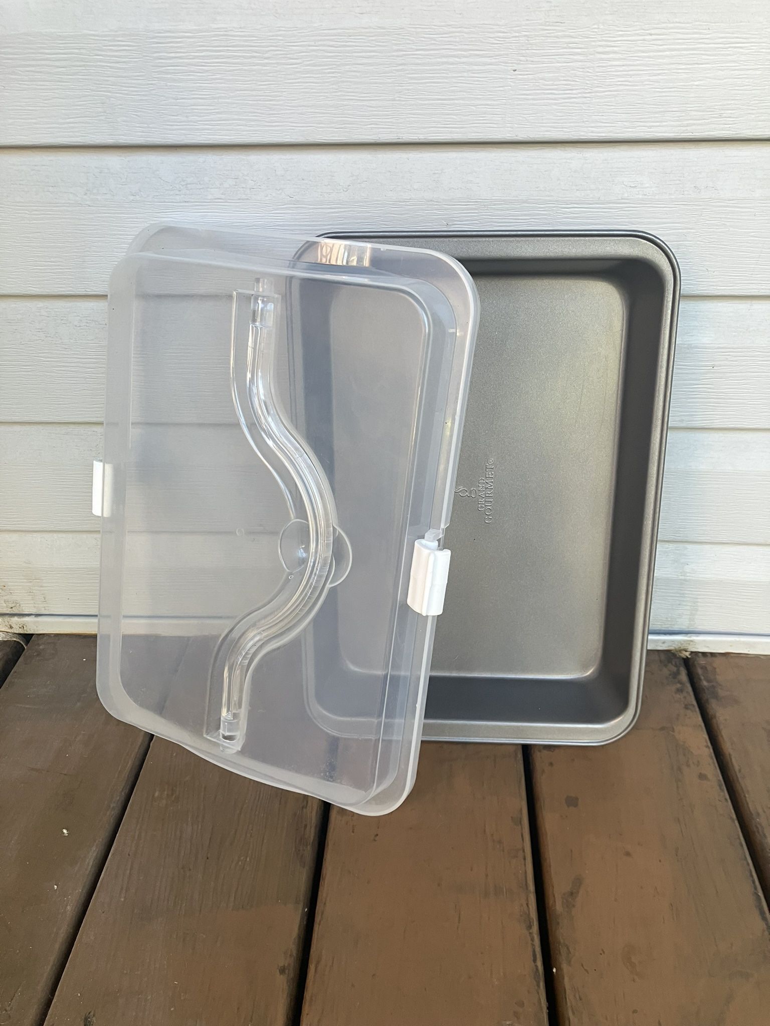 9” x 13” Nonstick Baking Pan - Locking Lid With Handle