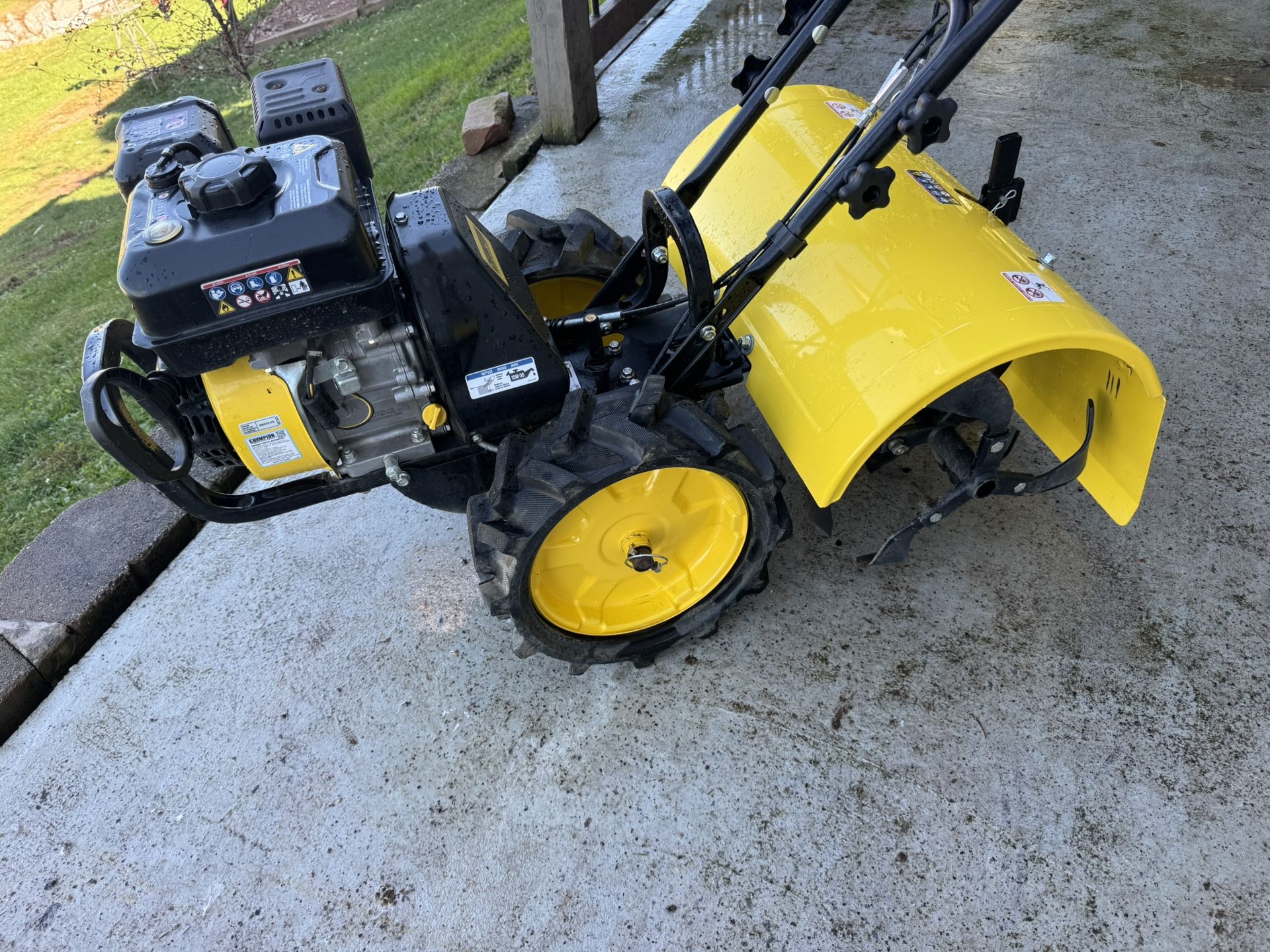 New Champion 22” Counter Rotating Tine Tiller 224cc Engine. Tested. Must Pickup